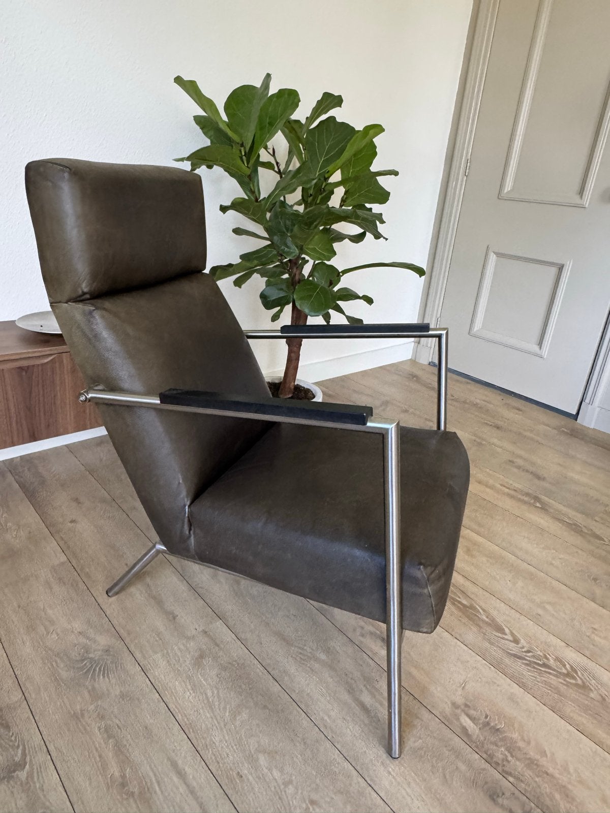 Comfortabele luie leren stoel - Antraciet met RVS poten, Huis en Inrichting, Ophalen, Gebruikt, Leer, Eén