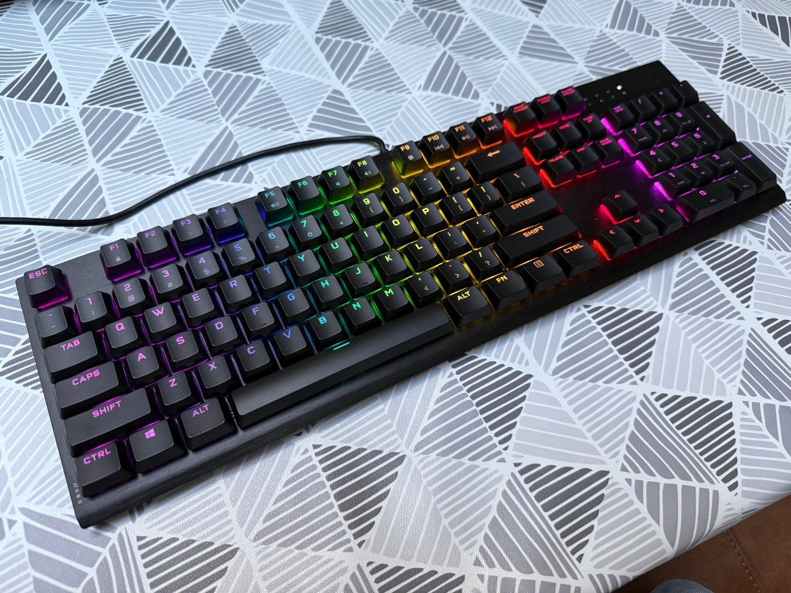 Corsair K60 RGB Pro Low Profile - Cherry MX Silver - ZGAN, Ophalen of Verzenden, Zo goed als nieuw, Qwerty, Multimediatoetsen