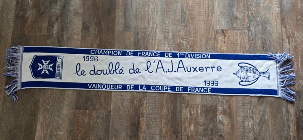 Sjaal Auxerre, Ophalen of Verzenden, Zo goed als nieuw, Buitenlandse clubs, Vaantje of Sjaal
