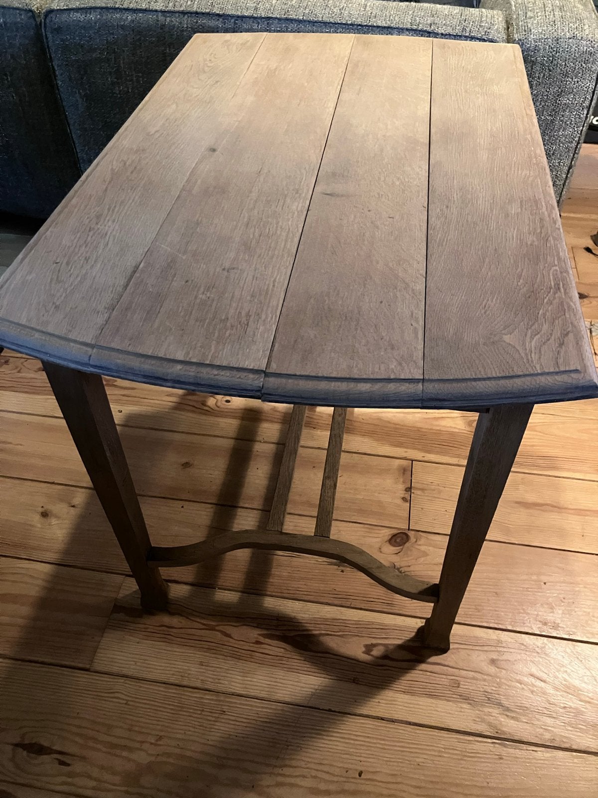 Eikenhouten tafel, Ophalen