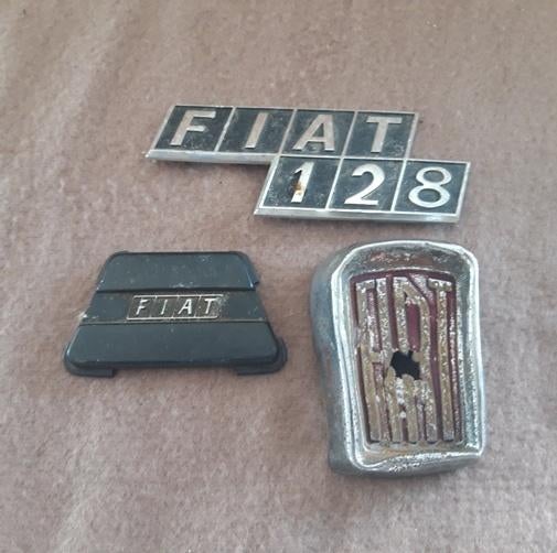 Fiat 128 embleem emblemen stuur diverse oud PARTIJ PRIJS, Auto-onderdelen, Ophalen of Verzenden, Gebruikt, Fiat