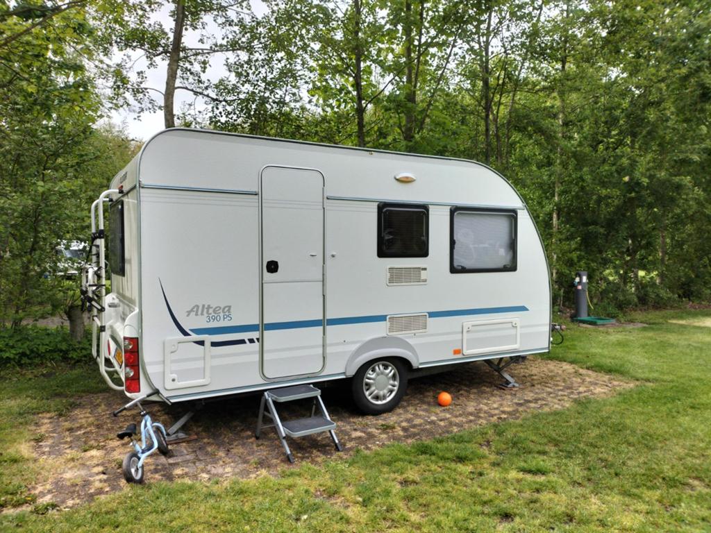 Adria 390 PS Caravan - licht gewicht, Inclusief Voortent, Kachel, Treinzit, Particulier, Adria
