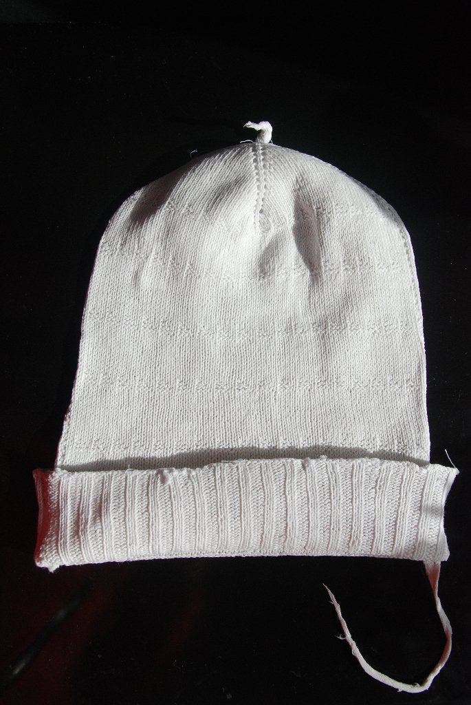 Oude gebreide baby muts bakkertje voor een baby, Antiek en Kunst, Verzenden, Kinderen