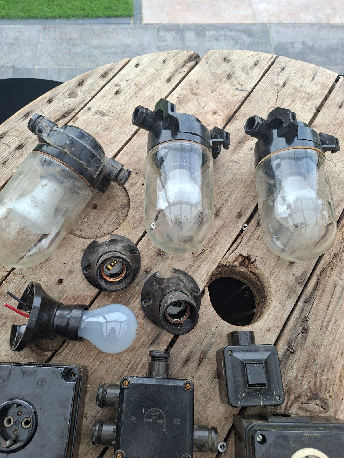 Vintage bakeliete elektrische onderdelen: lampen, stopcontac, Ophalen