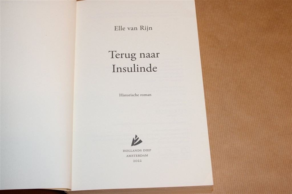 Terug naar Insulinde — Elle van Rijn — Historische Roman, Ophalen of Verzenden, Zo goed als nieuw
