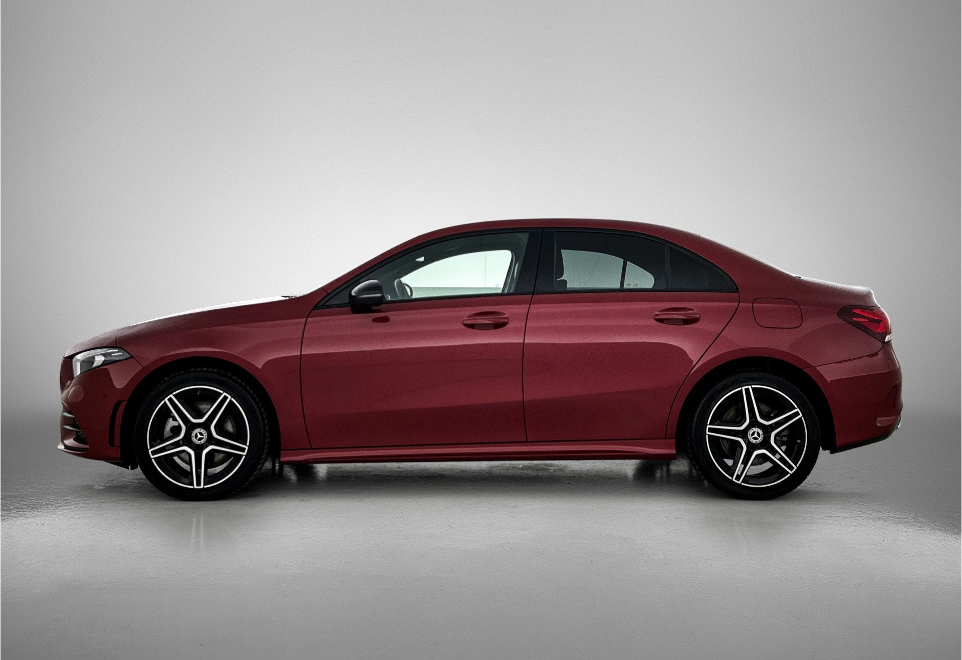 Mercedes-Benz A-Klasse 250 e AMG Plug-In Hybride AMG Line |, Auto's, 12 maanden, Gebruikt, 4 cilinders, 80 km