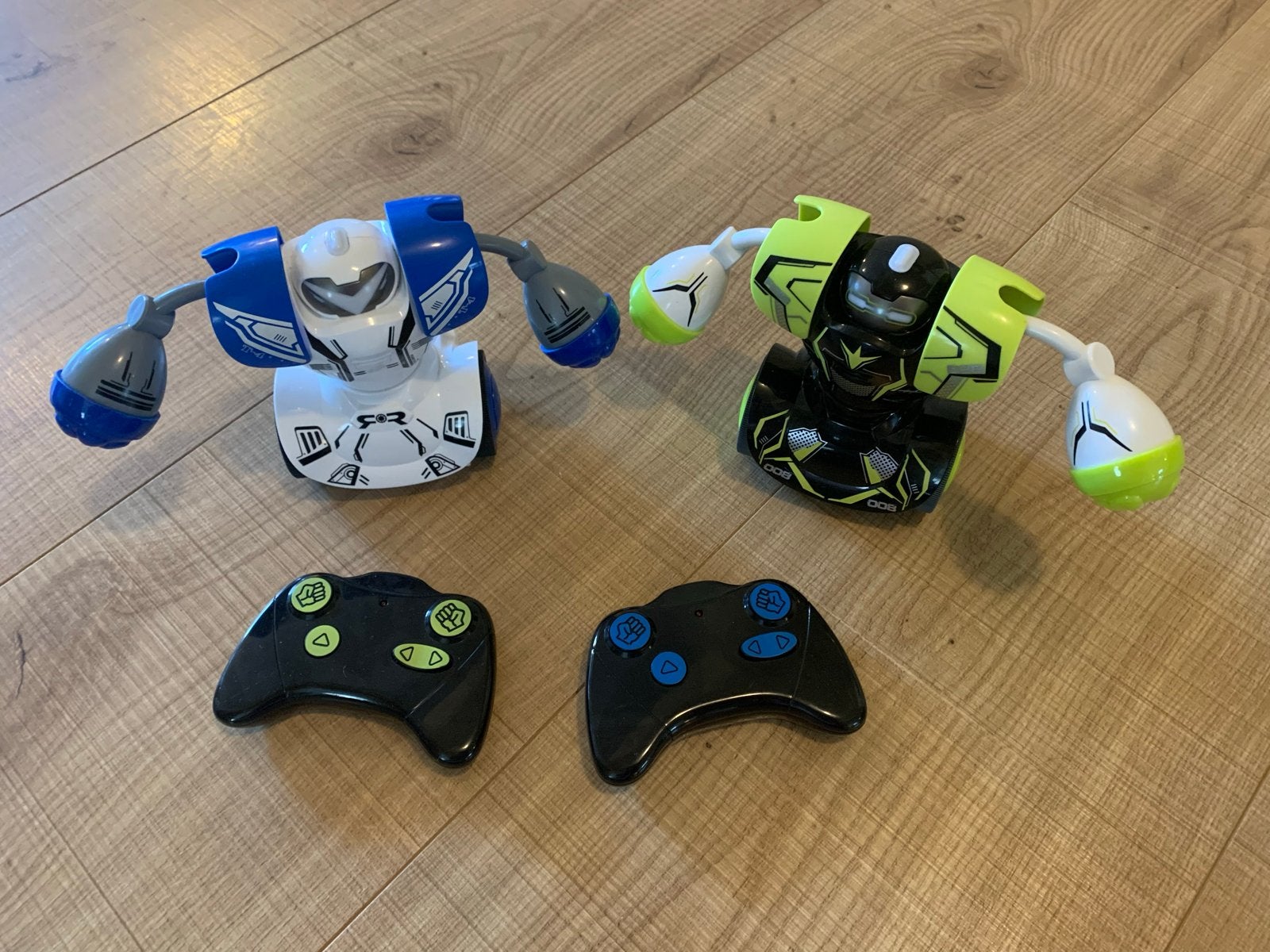 Robo Kombat - Set van 2 vechtende robots met afstandsbedieni, Ophalen of Verzenden, Gebruikt