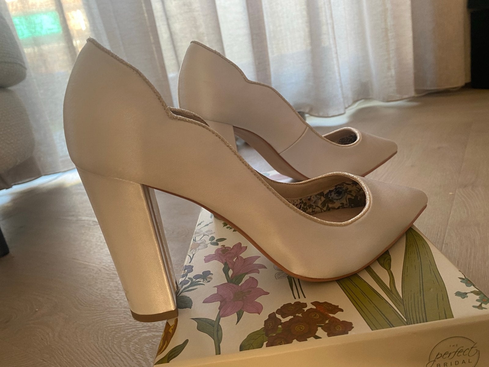 Bruidsschoenen maat 39 - Zo goed als nieuw, Ophalen, Zo goed als nieuw, Wit, Pumps