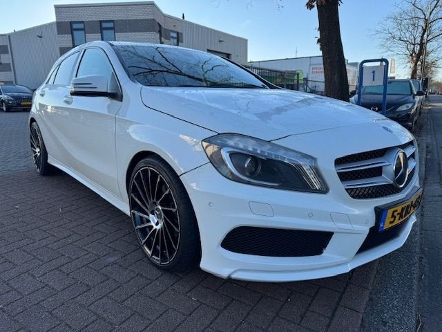 Mercedes-Benz A-Klasse 180 Ambition AMG Night Edition Airco/, Voorwielaandrijving, Gebruikt, 4 cilinders, Handgeschakeld