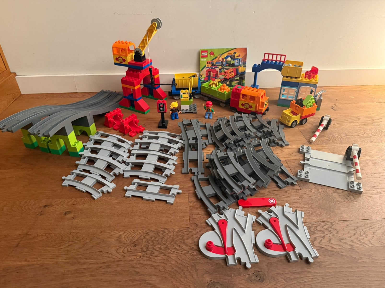 Foto 2 van Duplo 10508 Elektrische Trein met Extra Rails