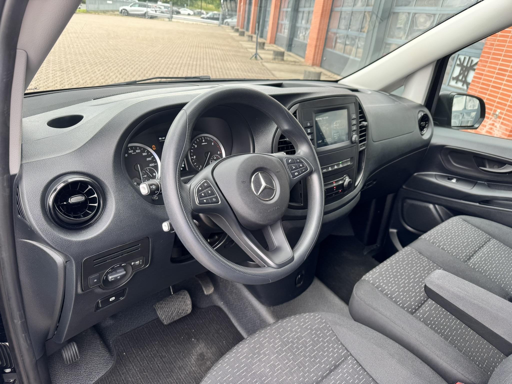 Mercedes-Benz Vito 114 L2 | Camera | Cruise | Achterdeuren, Gebruikt, Euro 6, 2000 kg, Zwart