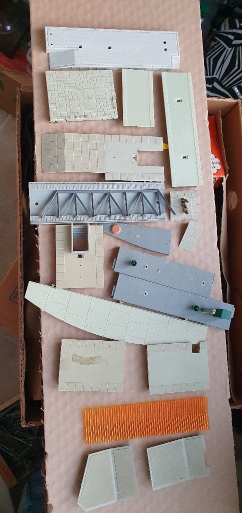 Perron delen HO spoorbaan, Hobby en Vrije tijd, Modeltreinen | H0, Overige merken, Gebruikt, Gelijkstroom of Wisselstroom, Brug, Tunnel of Gebouw