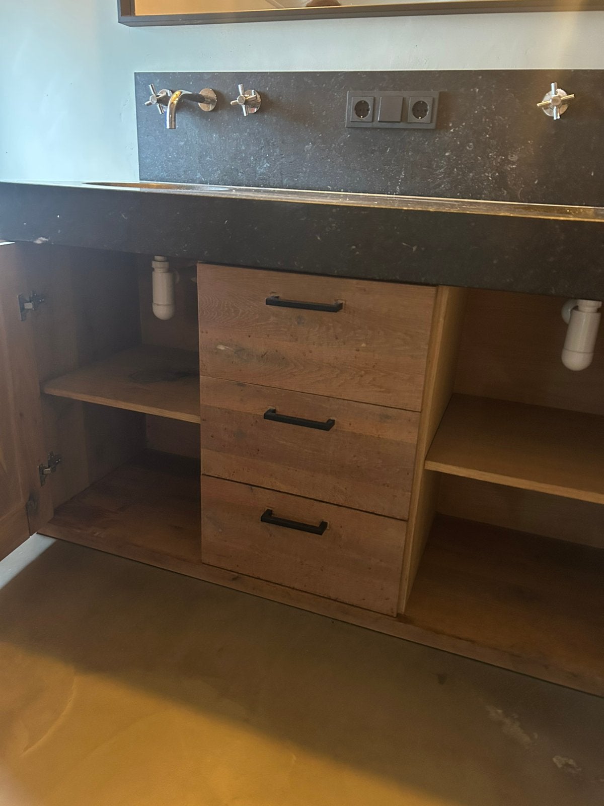 Wastafel met kast en wasbakken, Ophalen, Gebruikt, Landelijk