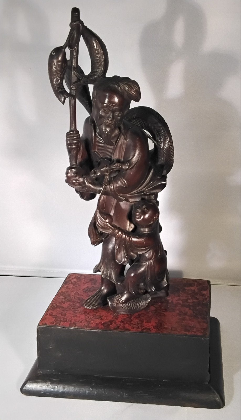 Antiek Japans Houtsnijwerk: Visser met Kind en Vis, Ophalen of Verzenden, 20 - 50 cm, Beeld, Hout