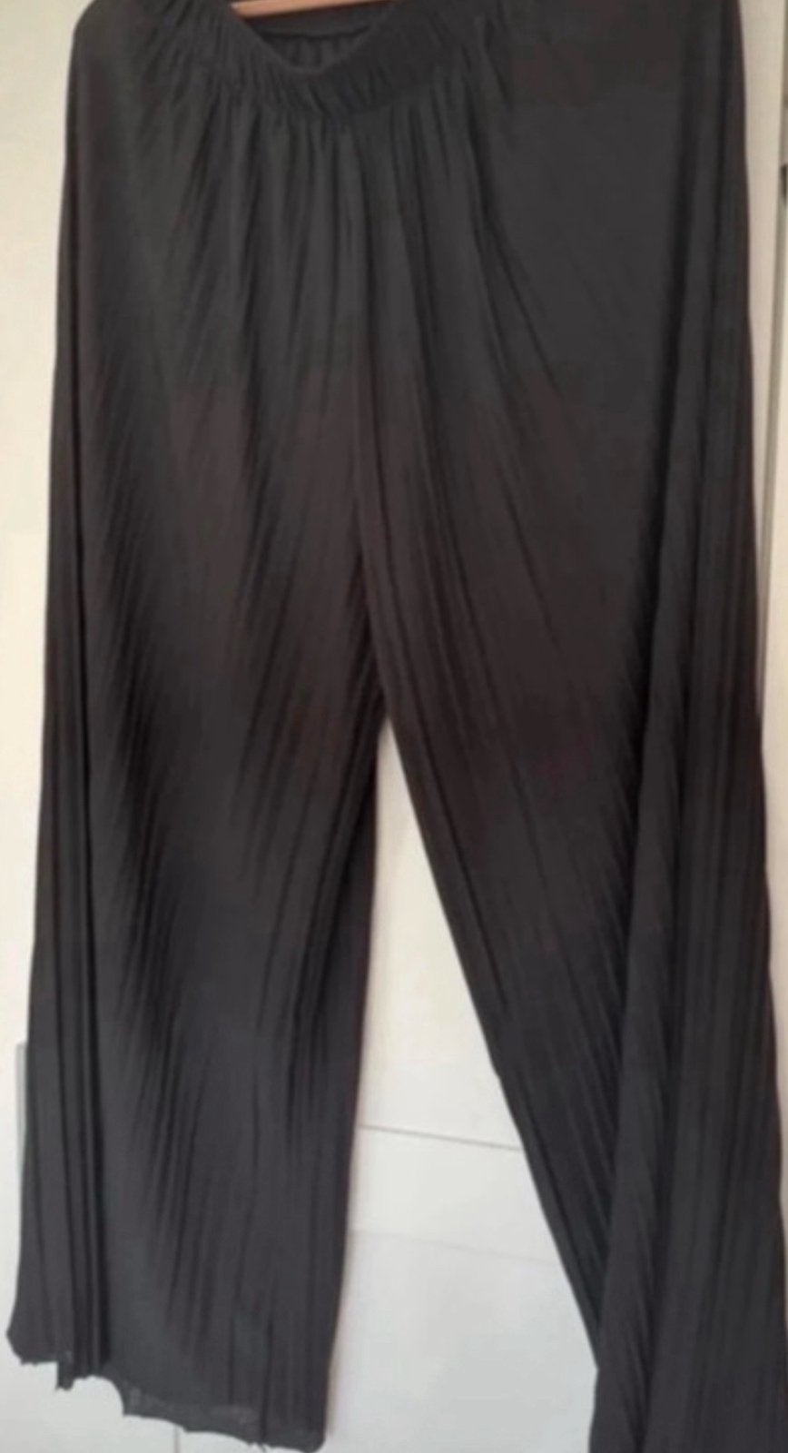 Boutiekje zwarte pantalon met elastische taille en print, Verzenden, Zwart, Maat 42/44 (L), Zo goed als nieuw
