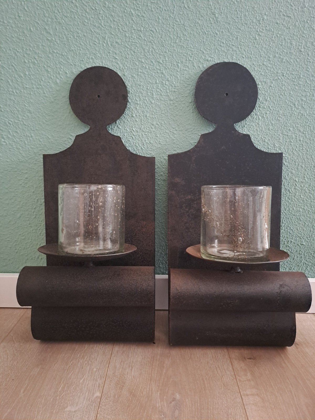 Set van 2 stoere landelijke wandkandelaren / windlichten, Gebruikt, Ophalen of Verzenden, Metaal, Kandelaar