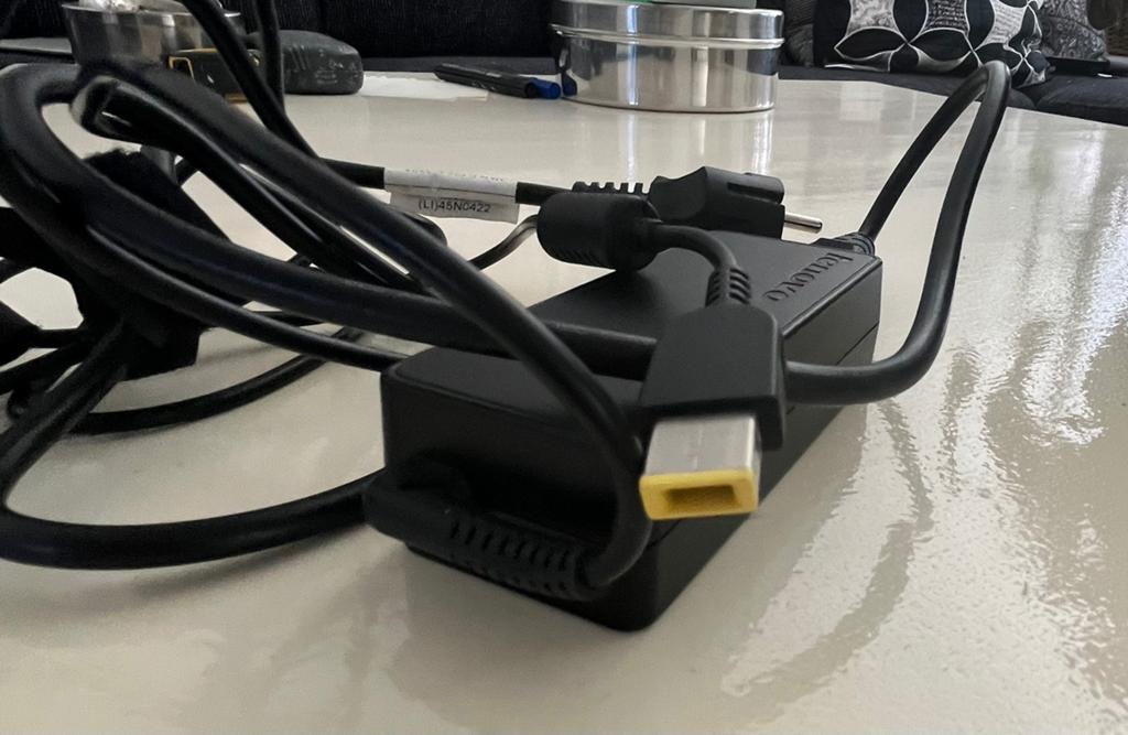 Lenovo 65W adapter slim tip, Computers en Software, Laptop-opladers, Ophalen of Verzenden, Gebruikt