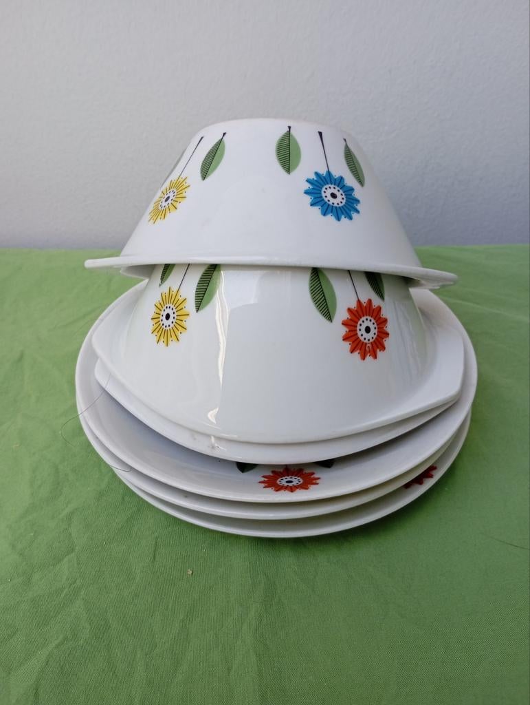 3 kommetjes en schotels California, Huis en Inrichting, Keuken | Servies, Ophalen of Verzenden, Porselein, Overige stijlen, Kop(pen) en/of Schotel(s)