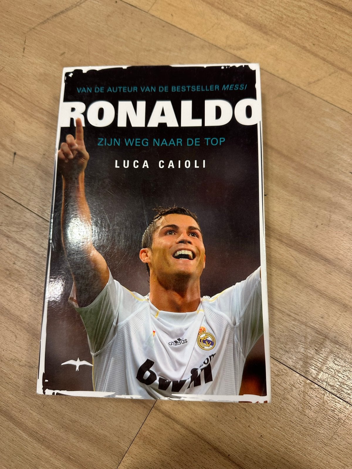 Ronaldo: Zijn weg naar de top - Luca Caioli, Boeken, Sportboeken, Ophalen of Verzenden, Zo goed als nieuw, Balsport