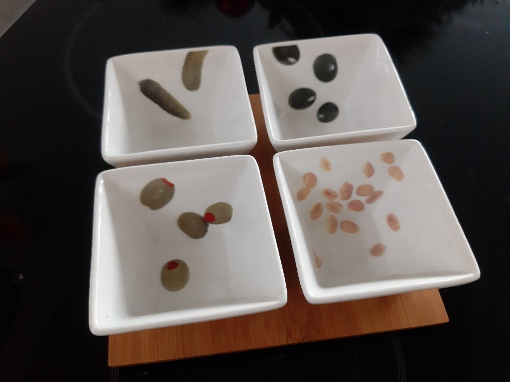 NIEUW - 4 tapas schaaltjes op dienblad, Ophalen, Nieuw, Schaal of Schalen, Overige stijlen
