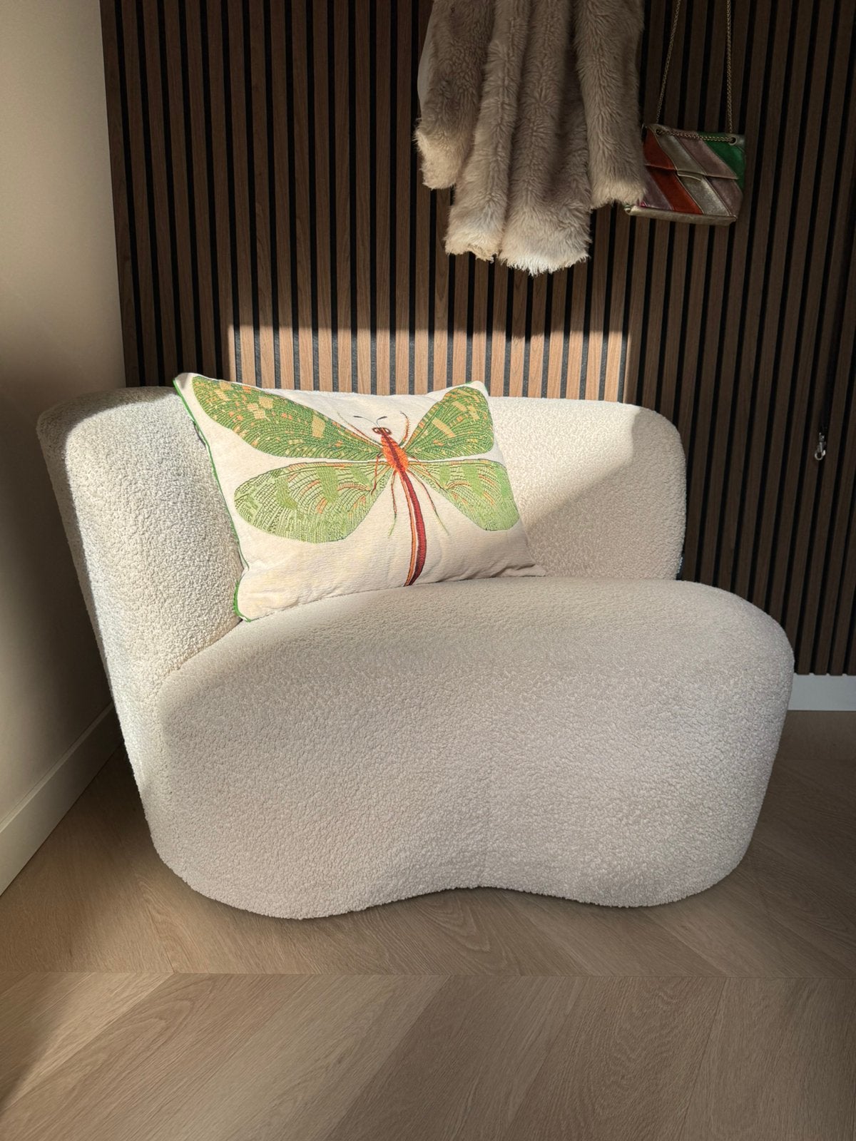 WOOOD fauteuil Stone crème bouclé (teddy) stof leuning links, Ophalen, 75 tot 100 cm, Zo goed als nieuw, 100 tot 125 cm