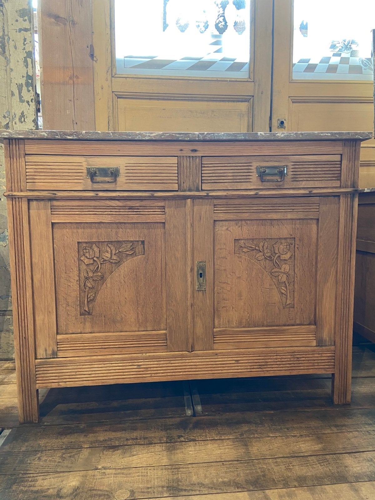 Landelijk Frans commode kast met marmer