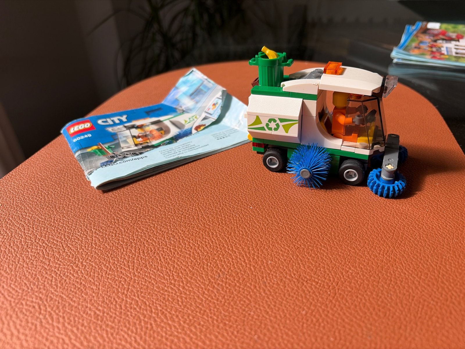 LEGO City Veegwagen 60249 - Compleet met handleiding, Ophalen of Verzenden, Gebruikt, Overige merken