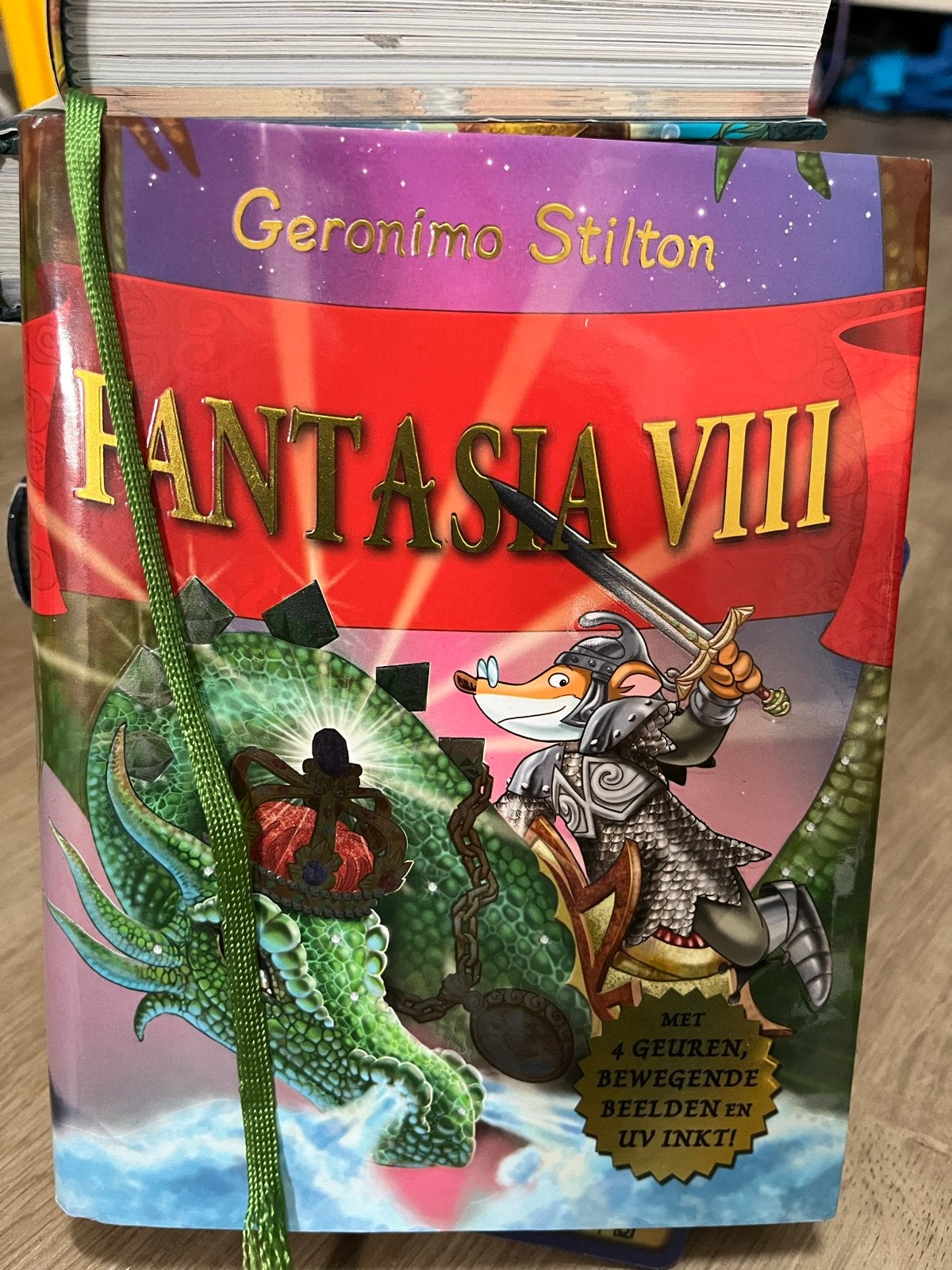 Geronimo Stilton Fantasia VIII - Met Geuren en UV Inkt!, Boeken, Ophalen, Zo goed als nieuw, Fictie