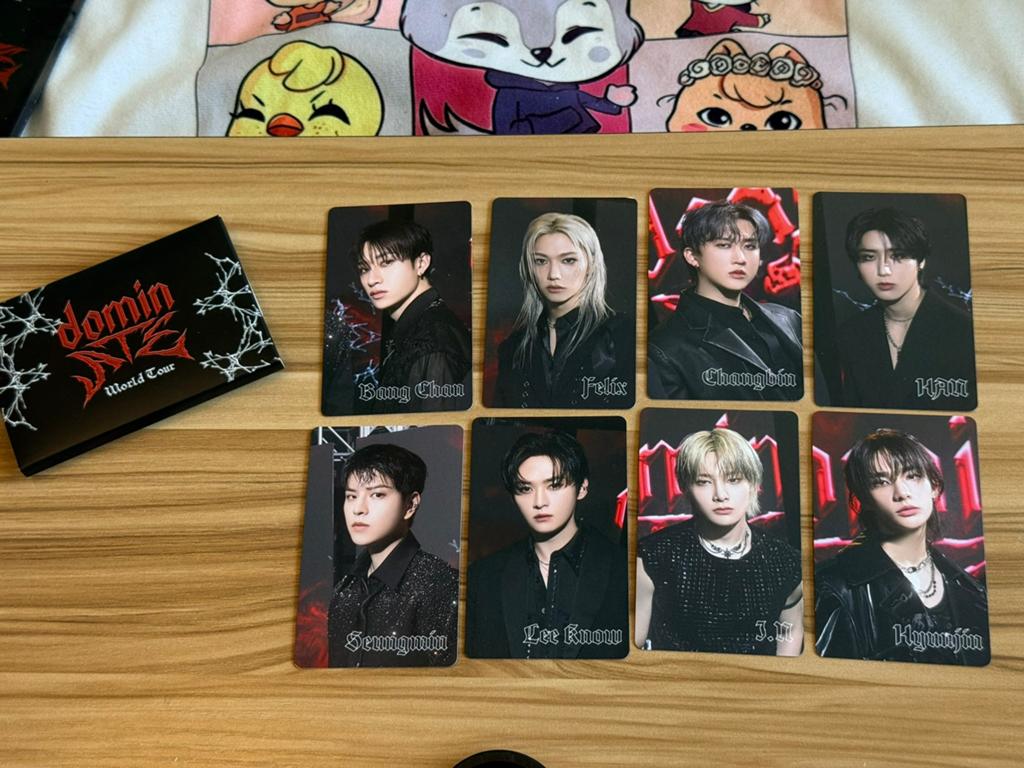 Stray Kids officieel OT8 photo card set dominate, Ophalen of Verzenden, Zo goed als nieuw, Foto of Kaart