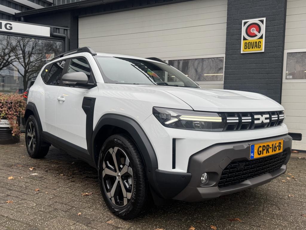 Dacia Duster 1.6 Mild Hybrid 140 Journey (bj 2024), Auto's, Gebruikt, 4 cilinders, Duster, Wit