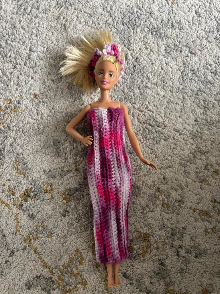 Barbie pop met gehaakte jurk en haarband, Ophalen, Gebruikt, Barbie