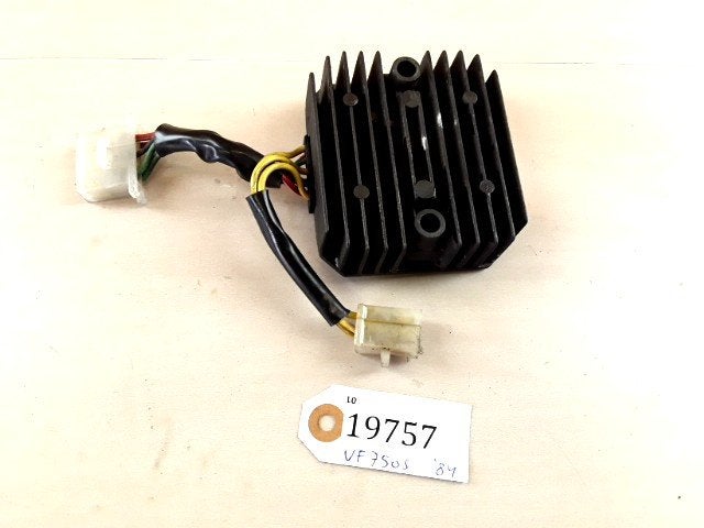 VF750S 1982 - 1983 Honda Spanningsregelaar D1-37228, Motoren