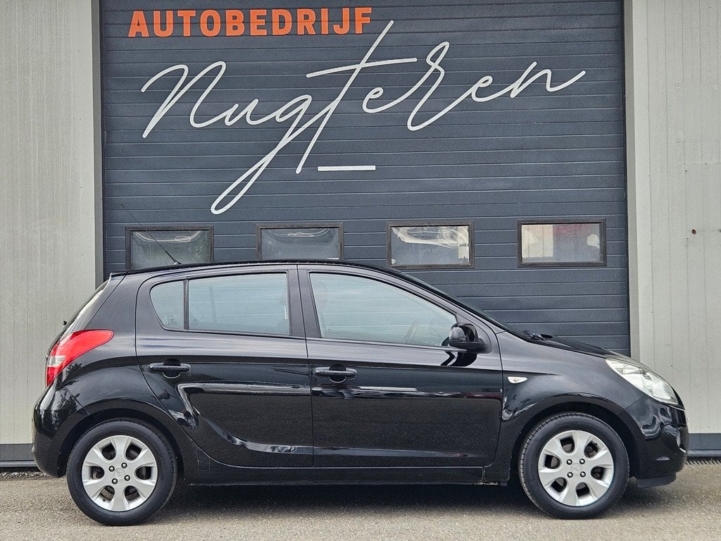 Hyundai I20 1.4i i-Catcher|Pdc achter|Clima|Org NL|, Voorwielaandrijving, Parkeersensor, Zwart, 4 cilinders
