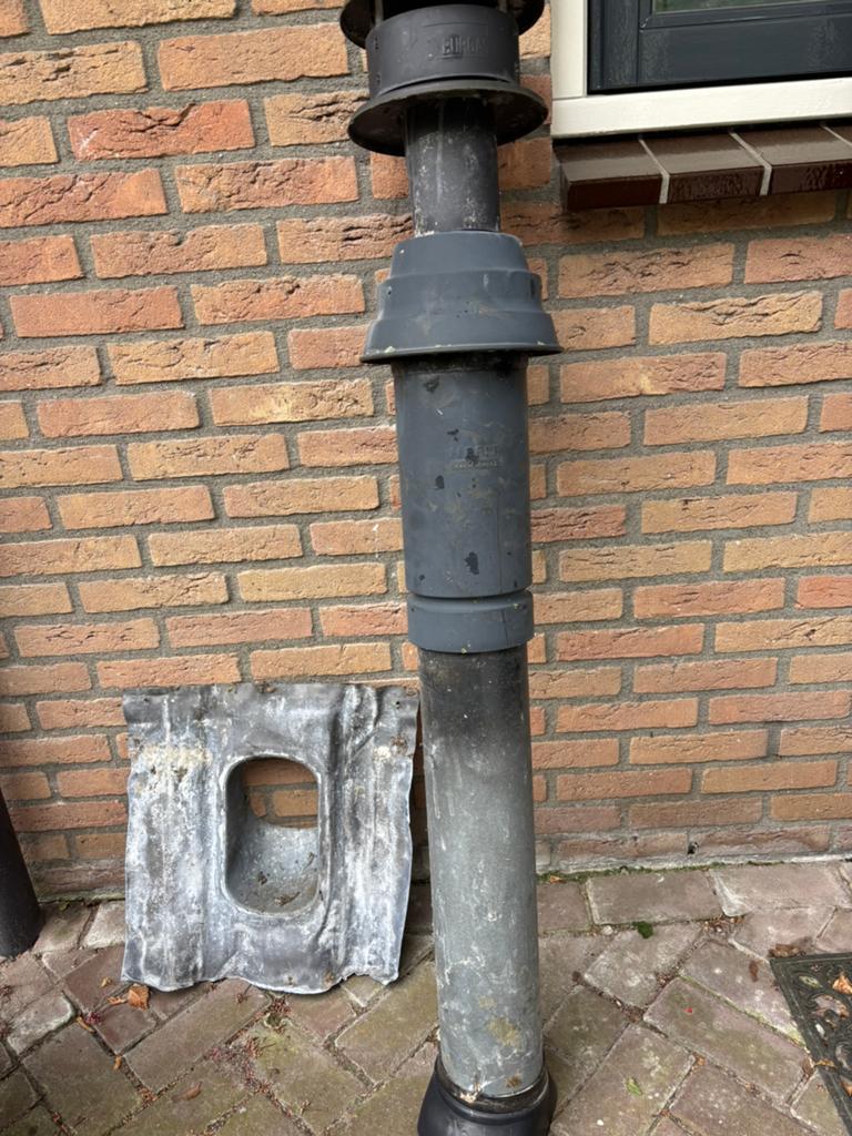 Rookgas afvoerpijp   burgas met loden dakdoorvoer, Overige materialen, Gebruikt, Zwart, Overige typen