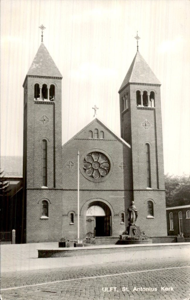 Ulft - St. Antonius Kerk - Voorgevel, Verzamelen, Ophalen of Verzenden, 1940 tot 1960, Ongelopen, Gelderland
