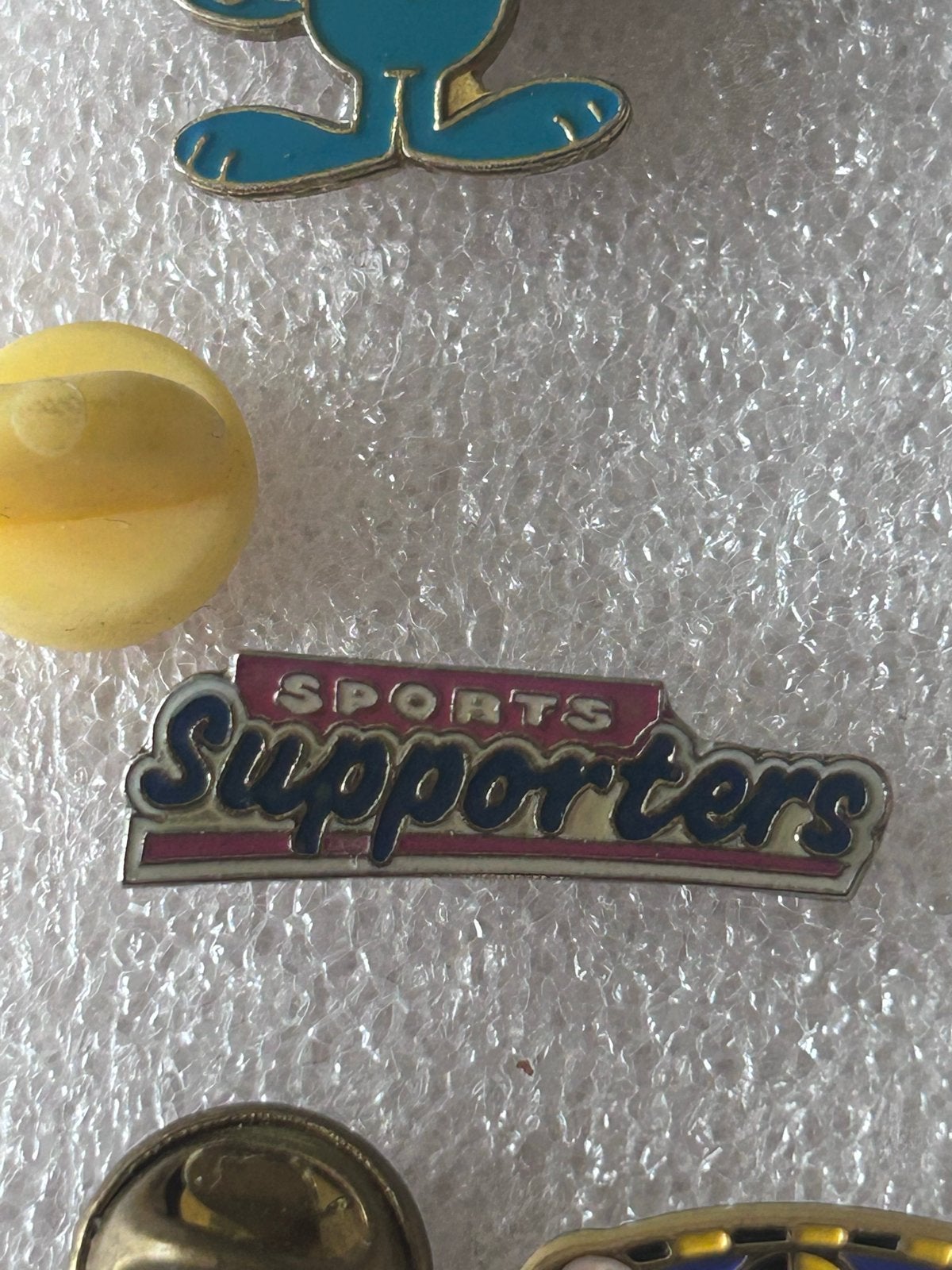 Vintage 'Sports Supporters' pin, Verzamelen, Ophalen of Verzenden, Gebruikt, Sport, Speldje of Pin