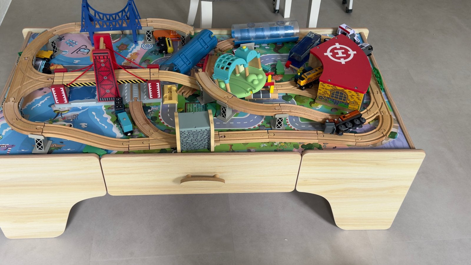 Grote Houten Treintafel met Spoorbaan en Accessoires, Ophalen, Gebruikt