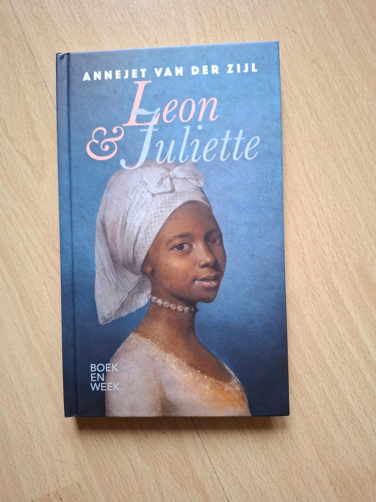 Annejet van der Zijl Leon & Juliette, Ophalen of Verzenden, Zo goed als nieuw