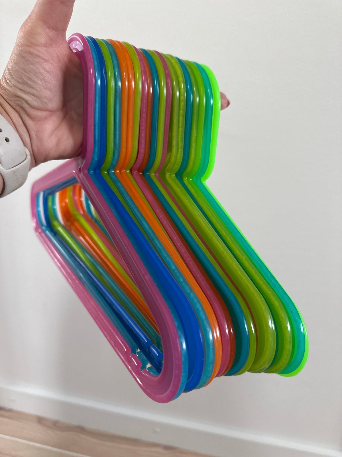 Kleurrijke ikea kledinghangers voor kinderen - 20 stuks, Ophalen of Verzenden, Zo goed als nieuw