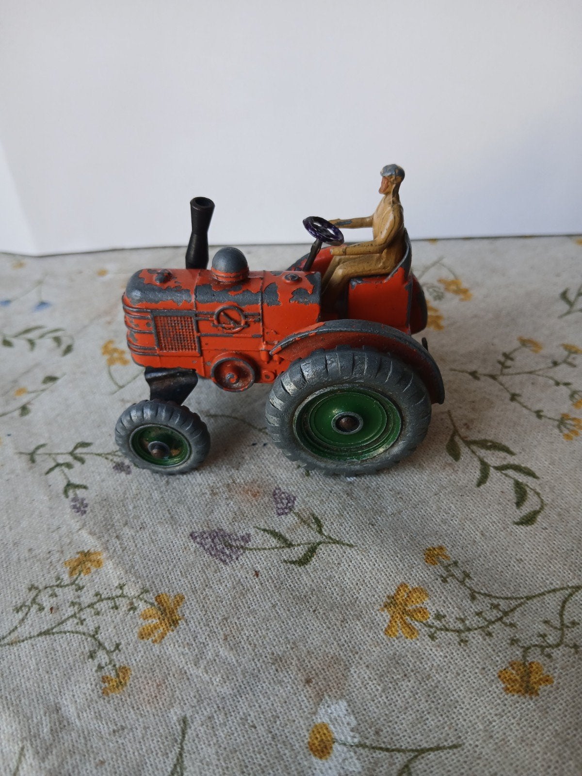 Field Marshall tractor.  Dinky toys 301, Ophalen of Verzenden, Gebruikt, Tractor of Landbouw, Dinky Toys
