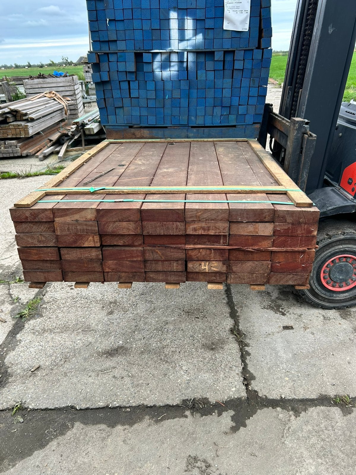 Geschaafde hardhouten balken 45x145 mm Angelim Vermelho, Tuin en Terras, Nieuw, Ophalen of Verzenden, Hardhout, 250 cm of meer