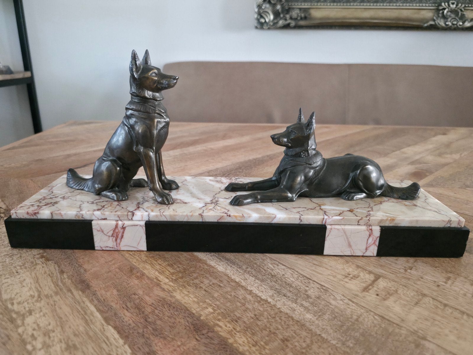 Art Deco Marmeren Beeld met Herdershonden, ca. 1920, 5,6kg, Art deco, Ophalen of Verzenden, Zoogdier, 20 - 50 cm