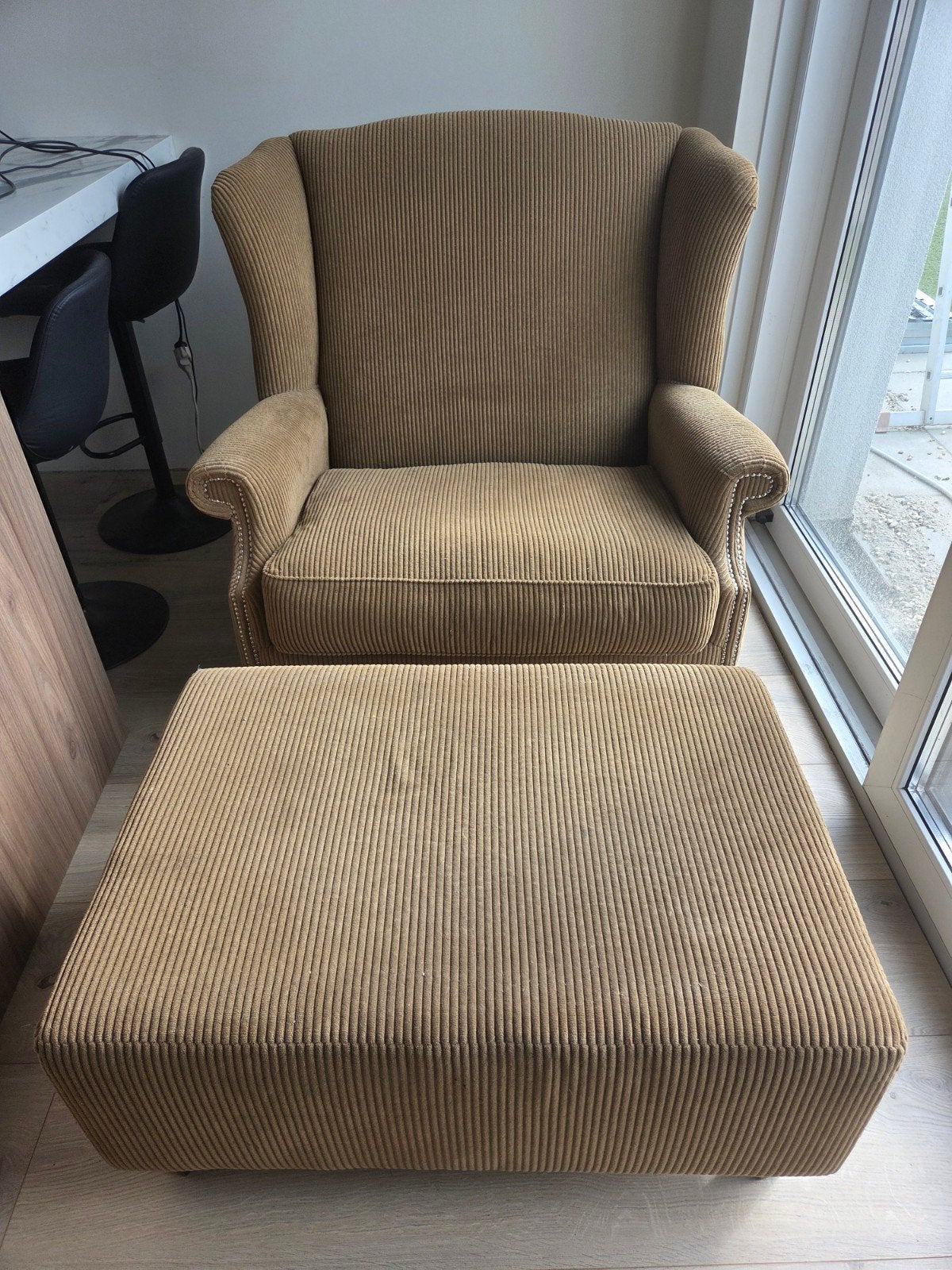 Comfortabele Love Seat voor twee met Voetenbank - Ribstof, Huis en Inrichting, Ophalen, Gebruikt, Klassiek, Comfortabel, 75 tot 100 cm