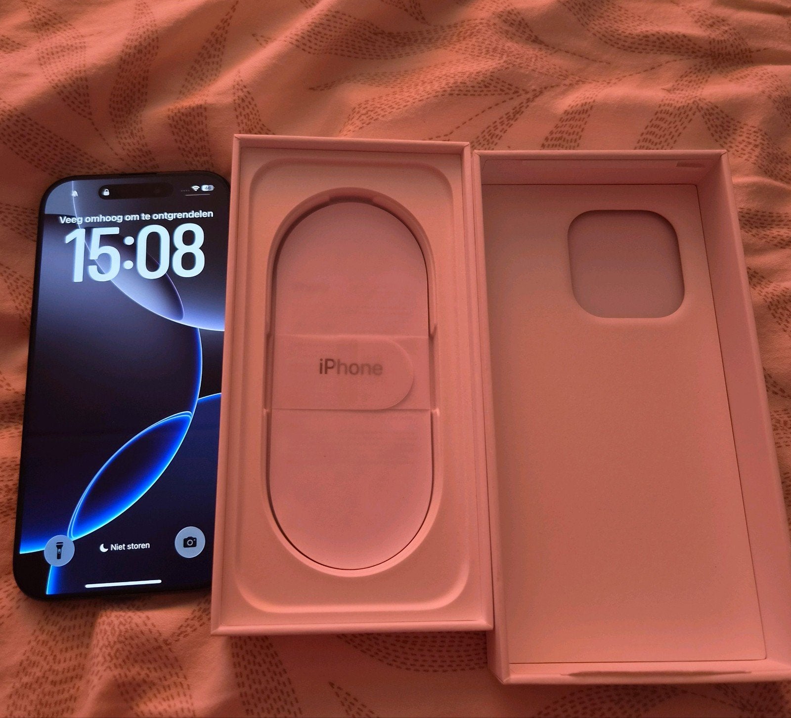 iPhone 16 pro ( zo goed als nieuw ), 97 %, Verzenden, Zwart, Zo goed als nieuw
