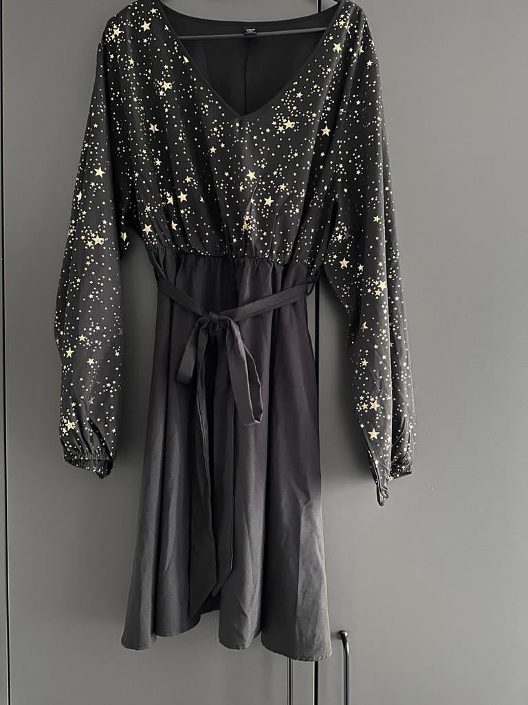 Shein Curve Zwarte Jurk met Gouden Sterren - Maat 3XL, Ophalen of Verzenden, Zo goed als nieuw, Zwart, Jurk