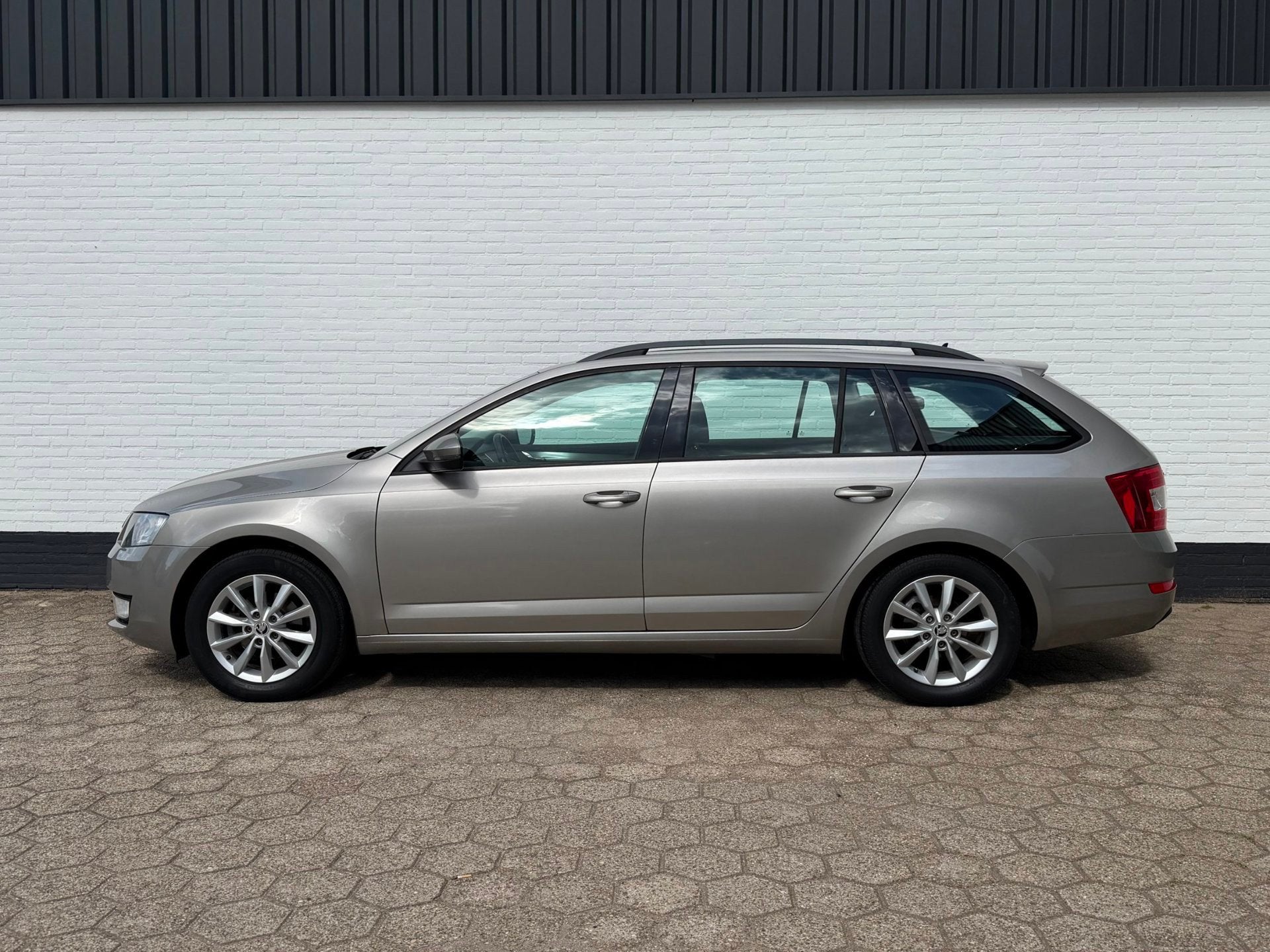 Skoda Octavia Combi 1.6 TDI Greentech STYLE DSG l CLIMA l TR, Auto's, Gebruikt, 4 cilinders, 26 km/l, 125 €/maand