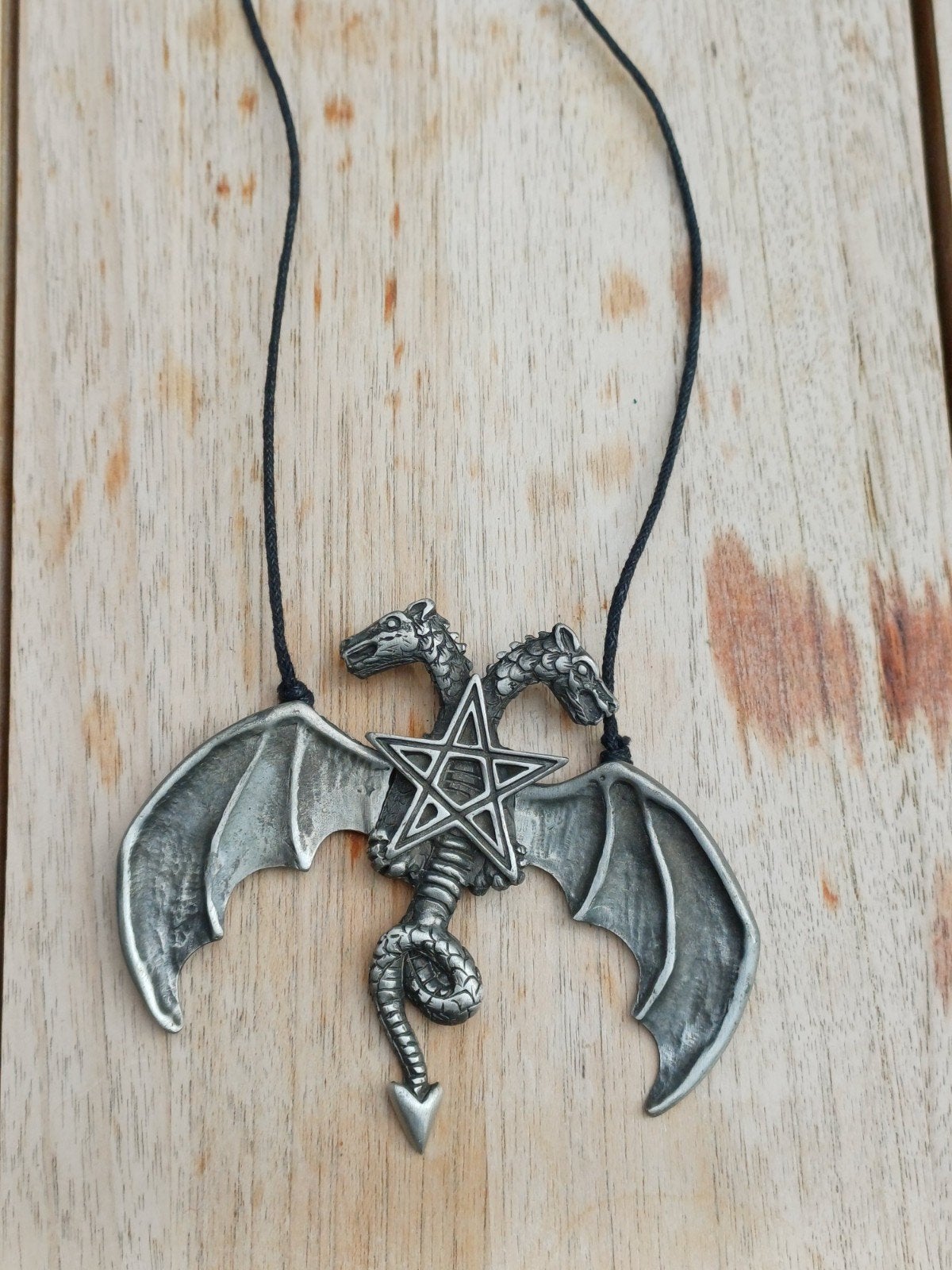 Zilverkleurige drakenhanger met pentagram, Ophalen of Verzenden
