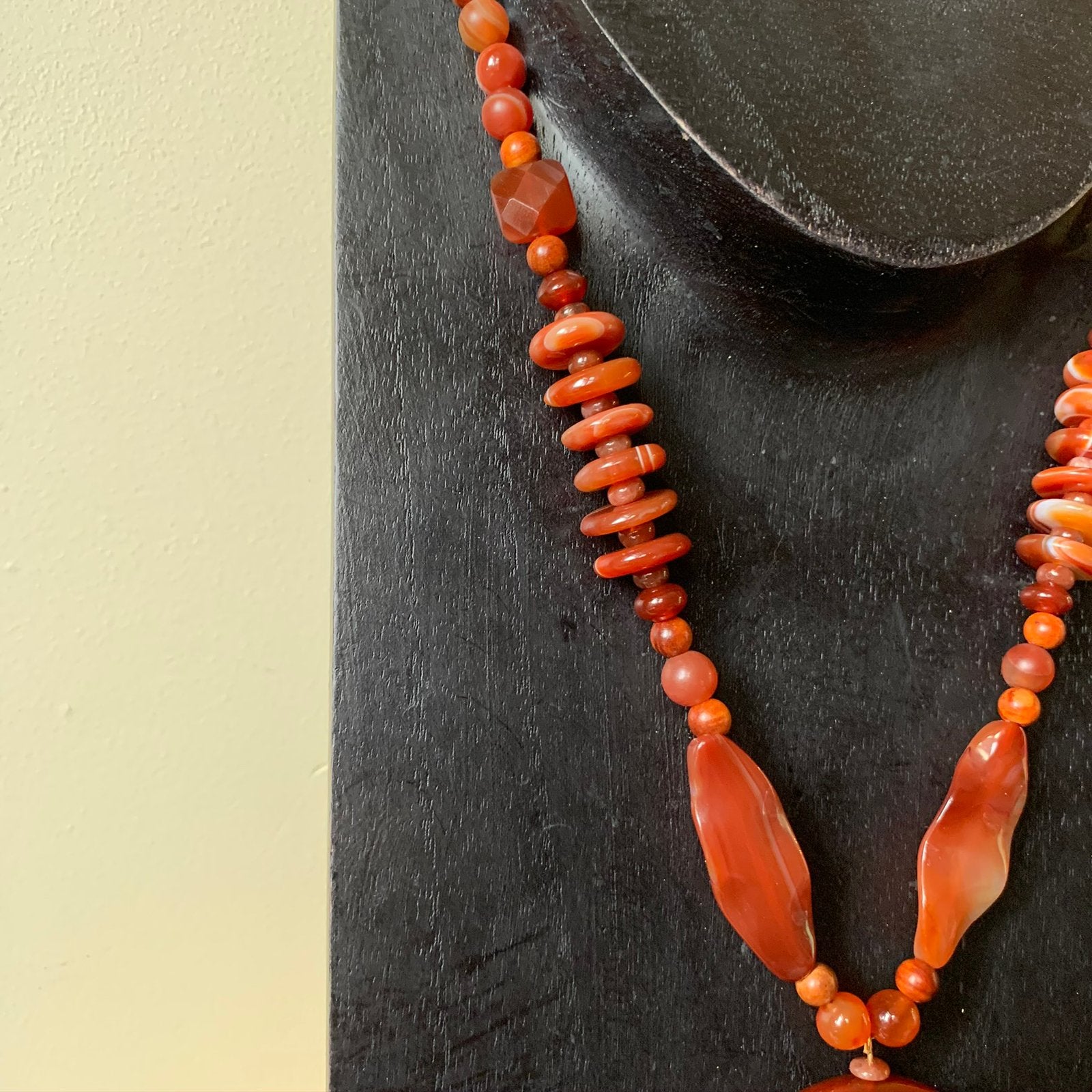 Carneool dzi bead amulet beschermt geluk power magie uniek, Nieuw, Oranje, Ophalen of Verzenden, Steen of Mineraal
