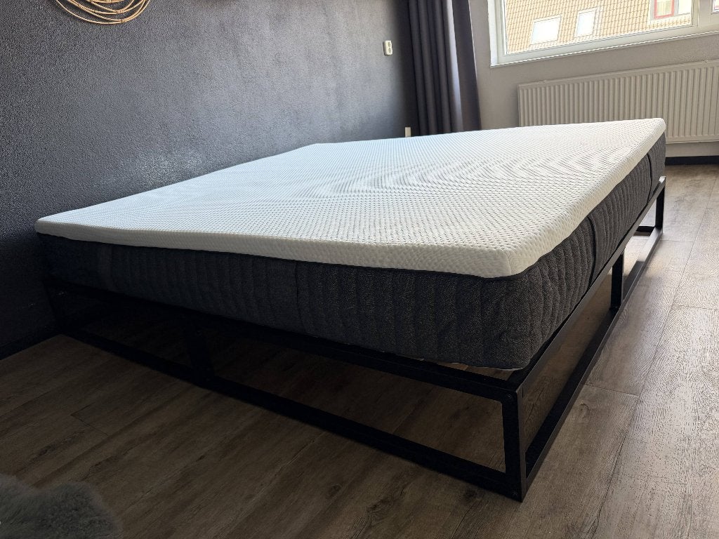 Emma Hybrid tweepersoonsbed 180x200 – Matras + metalen frame, Huis en Inrichting, Ophalen, Zwart, Tweepersoons, Zo goed als nieuw