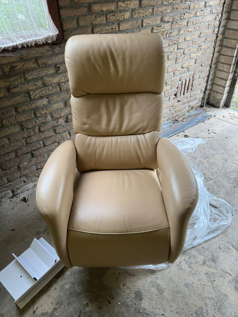 Hjort Knudsen Relaxstoel met accu - Beige leer, Ophalen, Zo goed als nieuw, Leer, 75 tot 100 cm